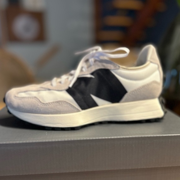 NEW BALANCE 327 Women's Sneakers Shoes White with Black 7.5 - Picture 13 of 14